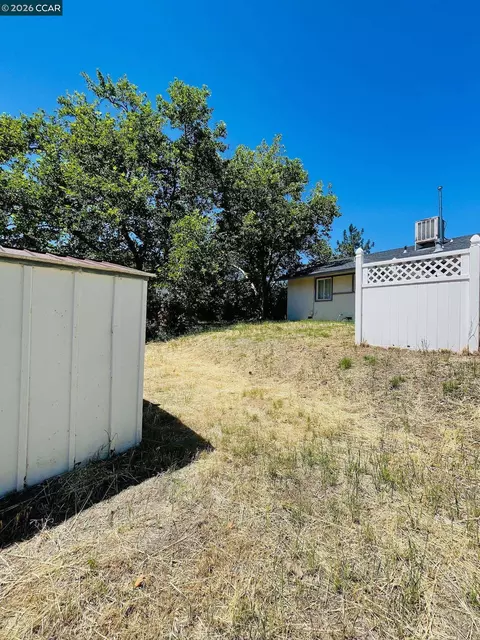Exterior - 2085 Acwron Dr, Red Bluff, CA 96080 photo 12 of 14