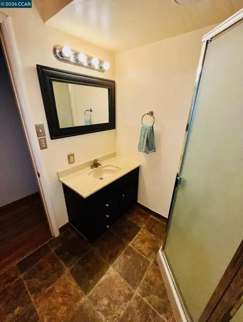 Bath - 2085 Acwron Dr, Red Bluff, CA 96080 photo 3 of 4