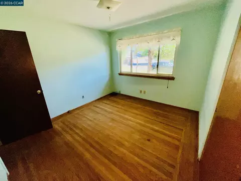 Bedroom - 2085 Acwron Dr, Red Bluff, CA 96080 photo 7 of 10