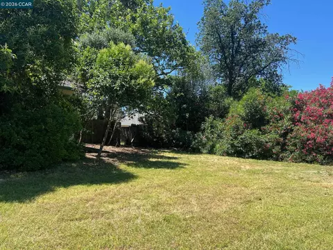 Exterior - 2085 Acwron Dr, Red Bluff, CA 96080 photo 14 of 14