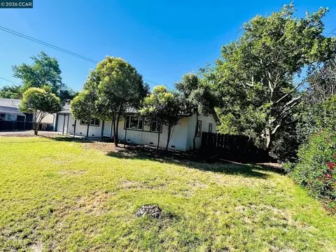 Exterior - 2085 Acwron Dr, Red Bluff, CA 96080 photo 3 of 14