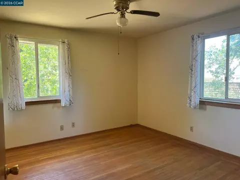 Bedroom - 2085 Acwron Dr, Red Bluff, CA 96080 photo 2 of 10
