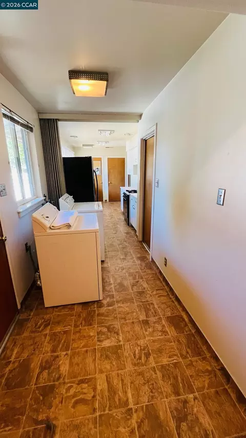Entry Way - 2085 Acwron Dr, Red Bluff, CA 96080 photo 2 of 3
