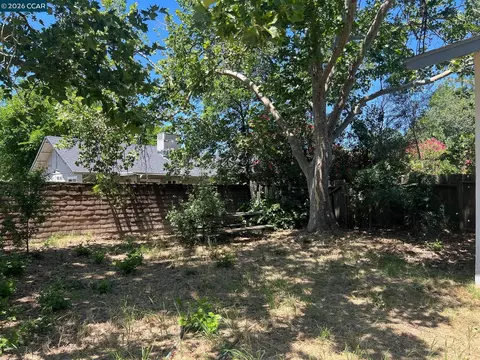 Exterior - 2085 Acwron Dr, Red Bluff, CA 96080 photo 9 of 14