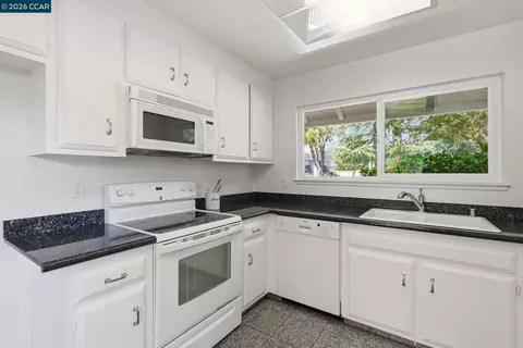 Kitchen - 143 Miramonte Dr, Moraga, CA 94556 photo 2 of 2