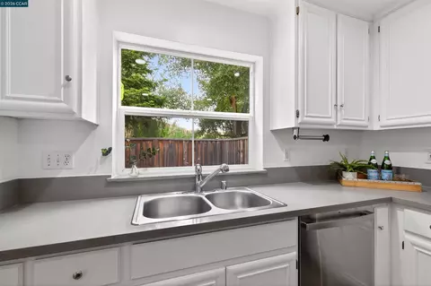 Kitchen - 124 Coralflower Ln, San Ramon, CA 94582 photo 4 of 4
