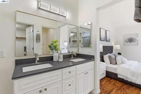Bath - 7318 Bower Ln, Dublin, CA 94568 photo 3 of 5