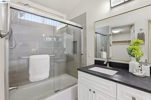 Bath - 7318 Bower Ln, Dublin, CA 94568 photo 4 of 5