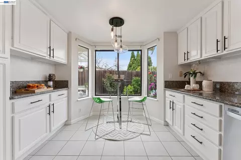 117 Payot Ct, Alameda, CA 94502