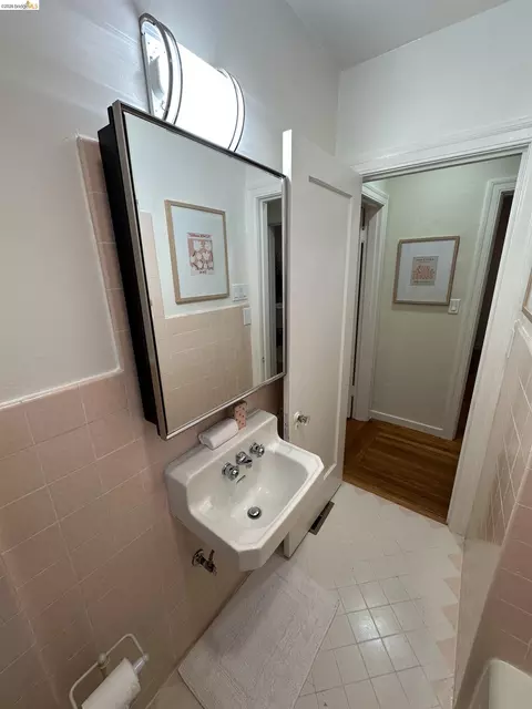 Bath - 2426 West St, Berkeley, CA 94702 photo 3 of 3