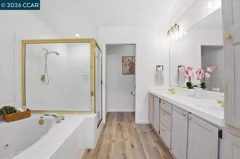 Bath - 5209 Arden Way, Carmichael, CA 95608 photo 6 of 9