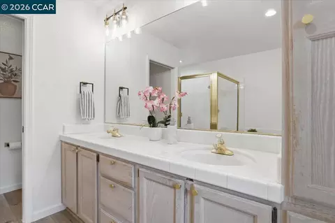 Bath - 5209 Arden Way, Carmichael, CA 95608 photo 8 of 9