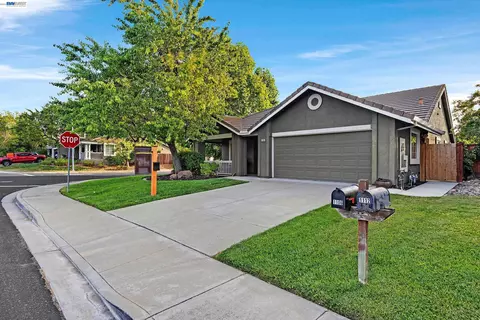 1106 Baltusrol Ct, Livermore, CA 94551