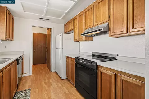 Kitchen - 5762 Cutter Loop, Discovery Bay, CA 94505 photo 2 of 3