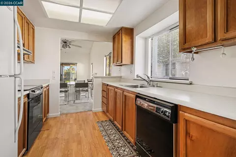 Kitchen - 5762 Cutter Loop, Discovery Bay, CA 94505 photo 3 of 3