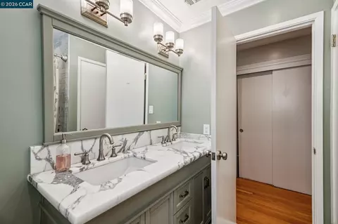 Bath - 486 Butterfield Pl, Moraga, CA 94556 photo 4 of 5
