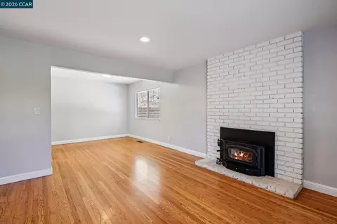 Living - 486 Butterfield Pl, Moraga, CA 94556 photo 2 of 10