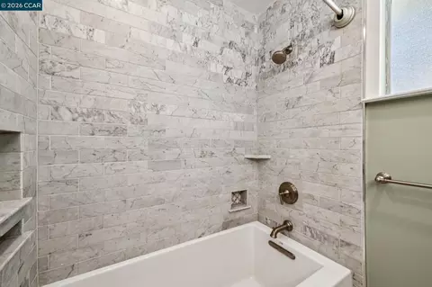 Bath - 486 Butterfield Pl, Moraga, CA 94556 photo 3 of 5