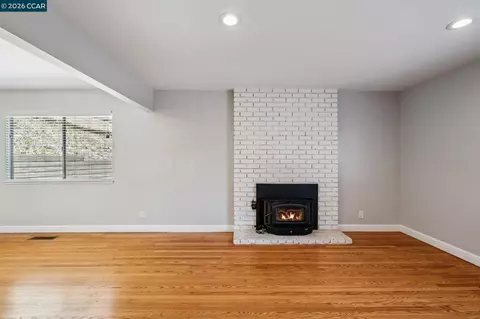 Living - 486 Butterfield Pl, Moraga, CA 94556 photo 4 of 10