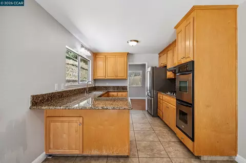 Kitchen - 486 Butterfield Pl, Moraga, CA 94556 photo 2 of 5