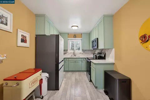 Kitchen - 1984 Ascot Dr #C, Moraga, CA 94556 photo 1 of 5
