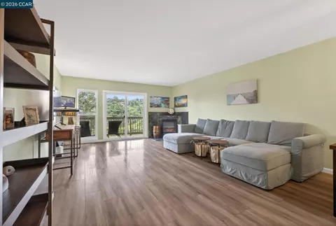 Living - 1984 Ascot Dr #C, Moraga, CA 94556 photo 2 of 6