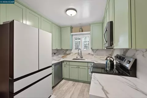 Kitchen - 1984 Ascot Dr #C, Moraga, CA 94556 photo 3 of 5