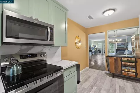 Kitchen - 1984 Ascot Dr #C, Moraga, CA 94556 photo 5 of 5
