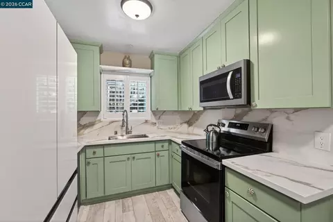 Kitchen - 1984 Ascot Dr #C, Moraga, CA 94556 photo 4 of 5