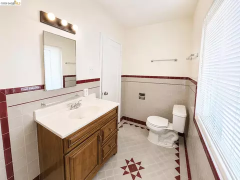 Bath - 1313 Curtis St, Berkeley, CA 94702 photo 1 of 1