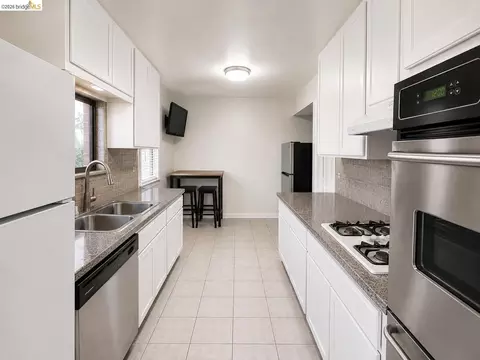 Kitchen - 1313 Curtis St, Berkeley, CA 94702 photo 4 of 4