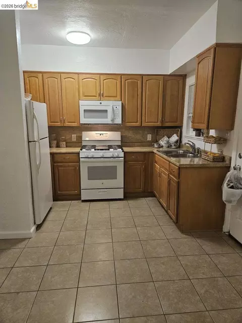 Kitchen - 1804 Derby St, Berkeley, CA 94703 photo 5 of 5