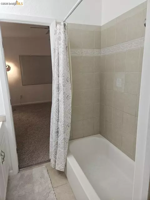 Bath - 1804 Derby St, Berkeley, CA 94703 photo 5 of 5