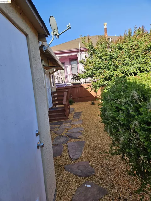 Exterior - 1804 Derby St, Berkeley, CA 94703 photo 5 of 6