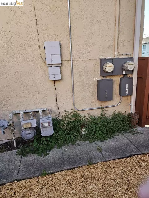 Exterior - 1804 Derby St, Berkeley, CA 94703 photo 3 of 6