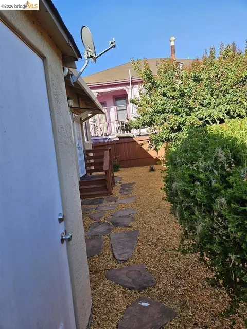 Exterior - 1804 Derby St, Berkeley, CA 94703 photo 6 of 10