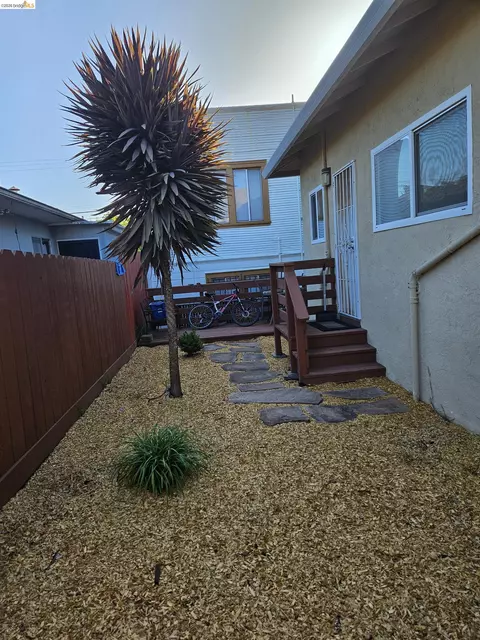 Exterior - 1804 Derby St, Berkeley, CA 94703 photo 6 of 6