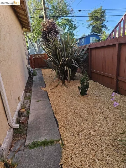 Exterior - 1804 Derby St, Berkeley, CA 94703 photo 5 of 10