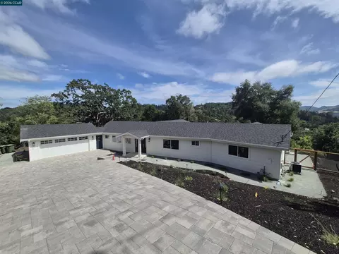 18 Saint James Ct, Orinda, CA 94563