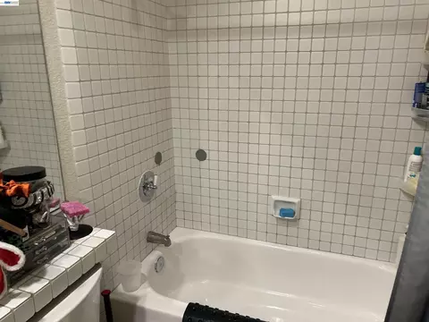 Bath - 7 Cliff Walk, Vallejo, CA 94591 photo 3 of 3