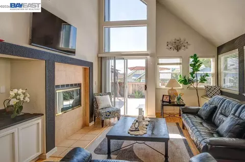 Living - 7 Cliff Walk, Vallejo, CA 94591 photo 1 of 1