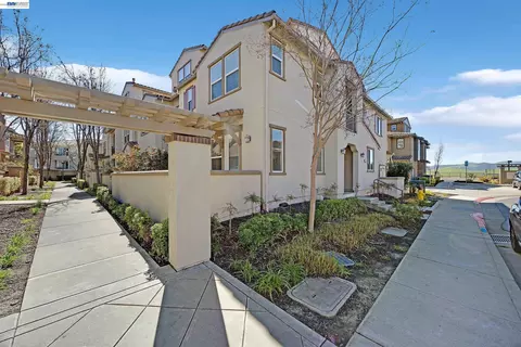 5216 Fioli Loop, San Ramon, CA 94582