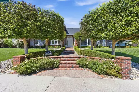 8 Hunters Ter, Danville, CA 94506