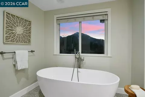 Bath - 4161 Leon Dr, Clayton, CA 94517 photo 3 of 7