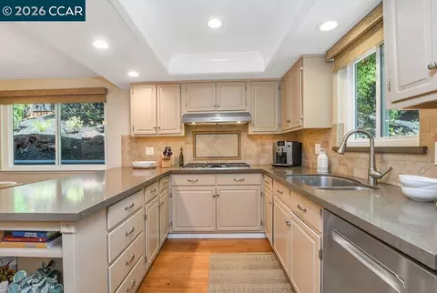 Kitchen - 261 Appalachian Dr, Martinez, CA 94553 photo 3 of 5