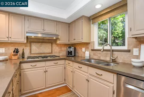 Kitchen - 261 Appalachian Dr, Martinez, CA 94553 photo 4 of 5
