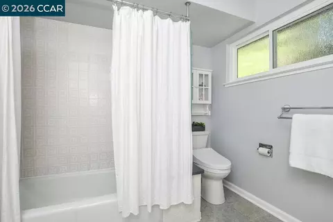 Bath - 261 Appalachian Dr, Martinez, CA 94553 photo 3 of 4