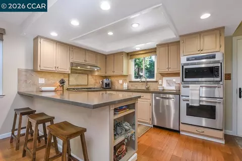 Kitchen - 261 Appalachian Dr, Martinez, CA 94553 photo 2 of 5