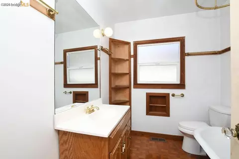 Bath - 2418 Jefferson Ave, Berkeley, CA 94703 photo 2 of 2