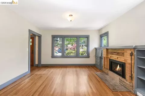Living - 2418 Jefferson Ave, Berkeley, CA 94703 photo 2 of 4